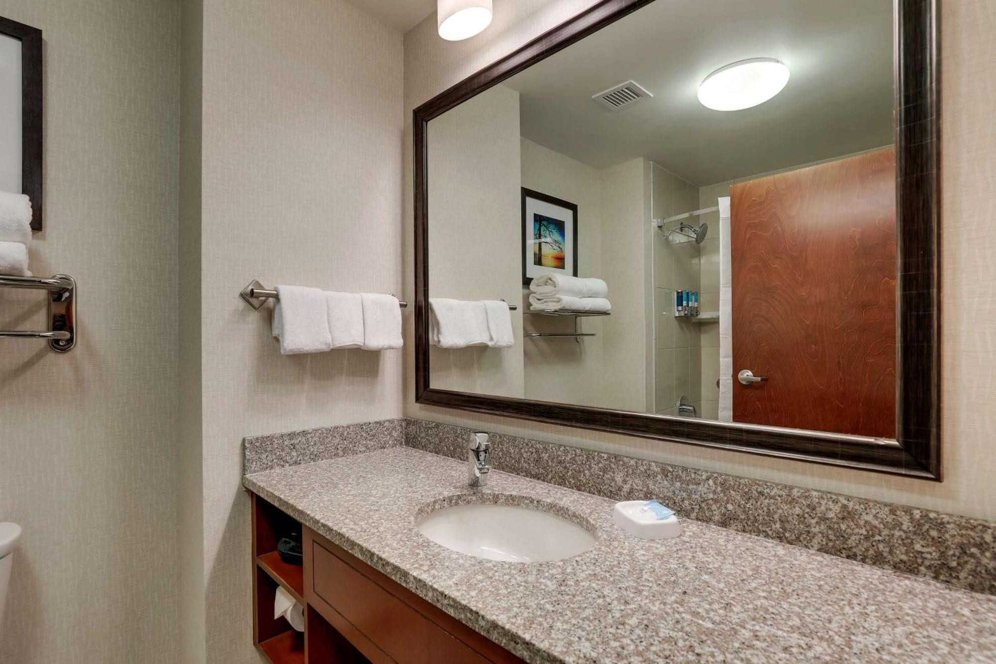 Drury Inn & Suites Charlotte Arrowood Buitenkant foto