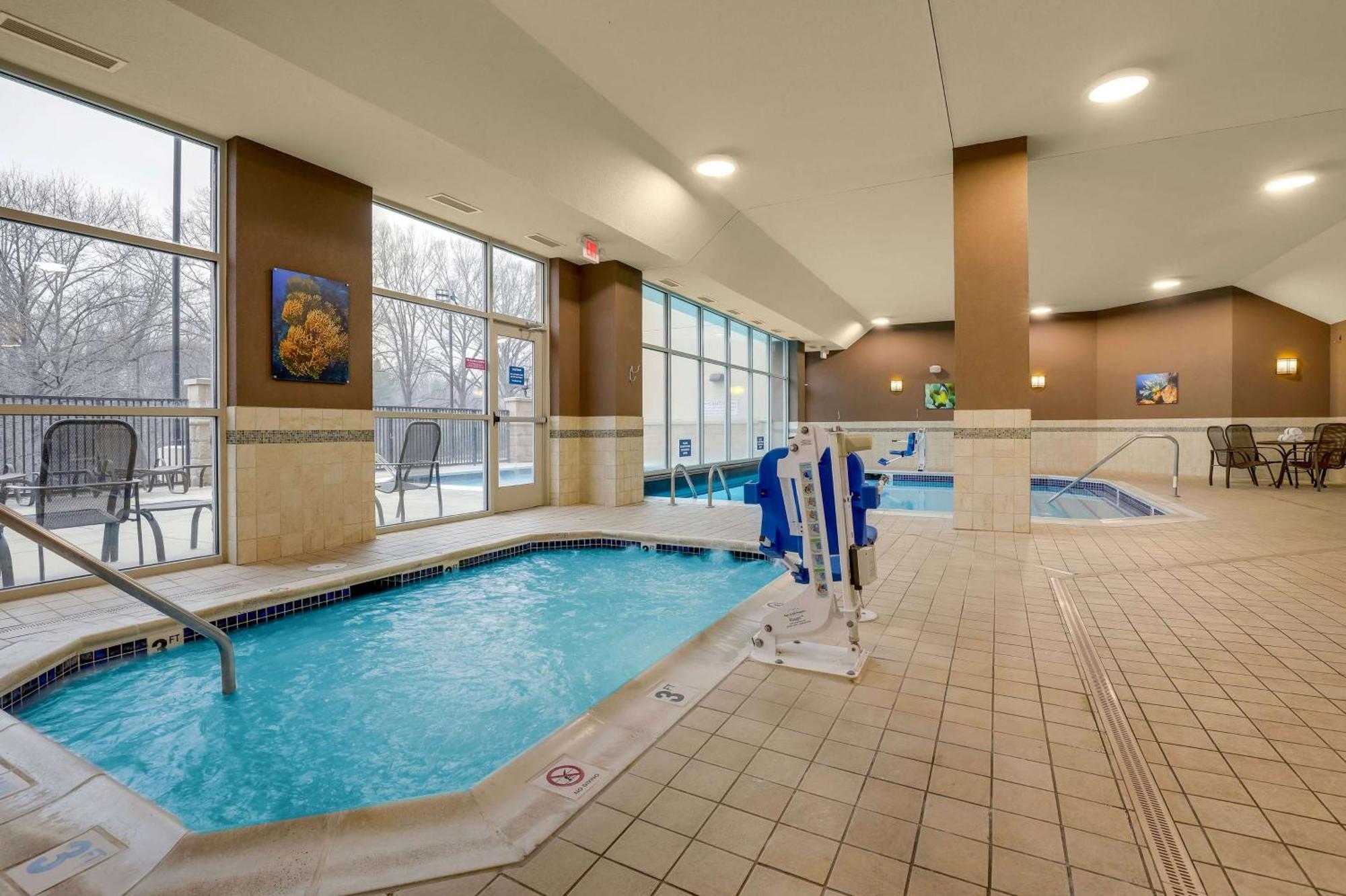 Drury Inn & Suites Charlotte Arrowood Buitenkant foto