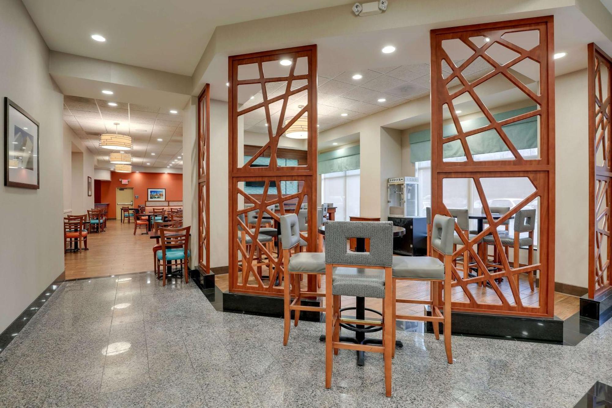 Drury Inn & Suites Charlotte Arrowood Buitenkant foto