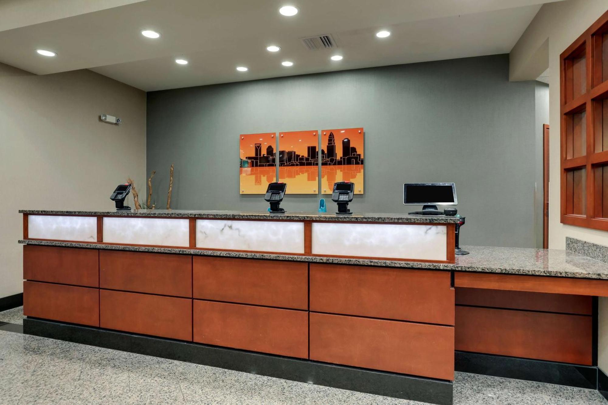 Drury Inn & Suites Charlotte Arrowood Buitenkant foto